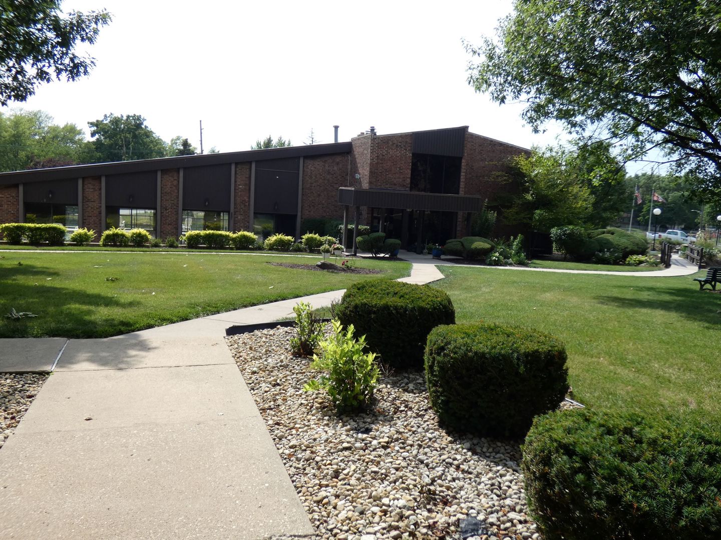 1501 Woodbridge Road, Unit 3C Joliet, IL 60436 - Photo 22 of 24 a view of a backyard with potted plants and large trees