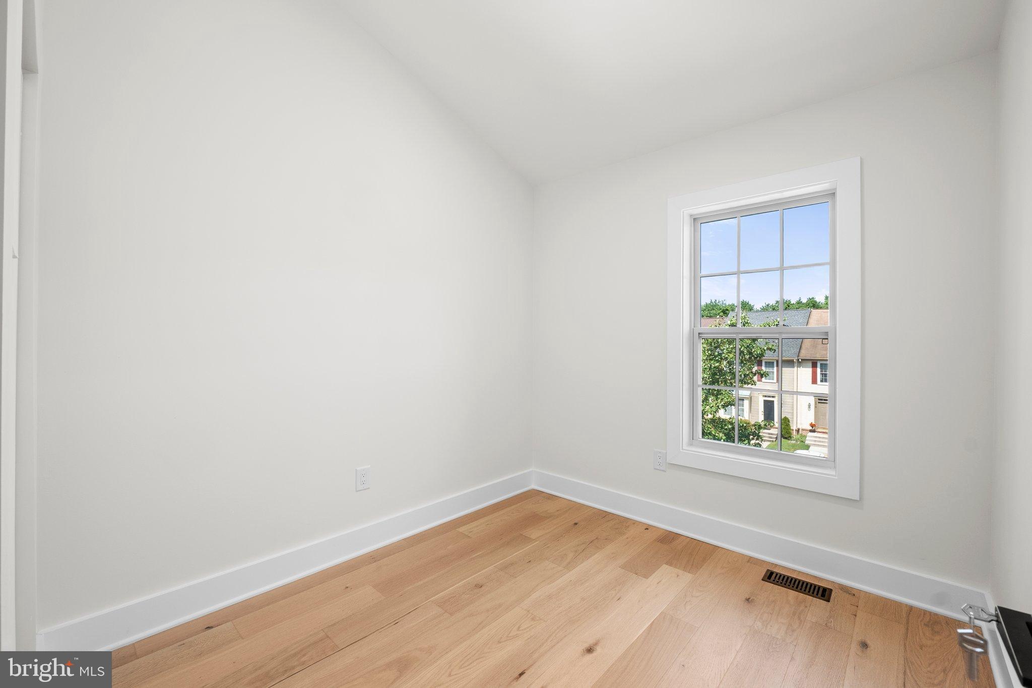 6213 Manchester Way Elkridge, MD 21075 - Photo 23 of 31 an empty room with a window