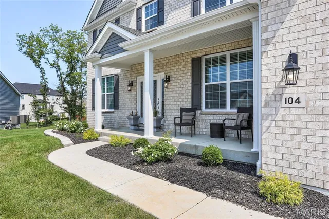 $819,999 | 104 Long Pass Court, Lake St. Louis, MO 63367
