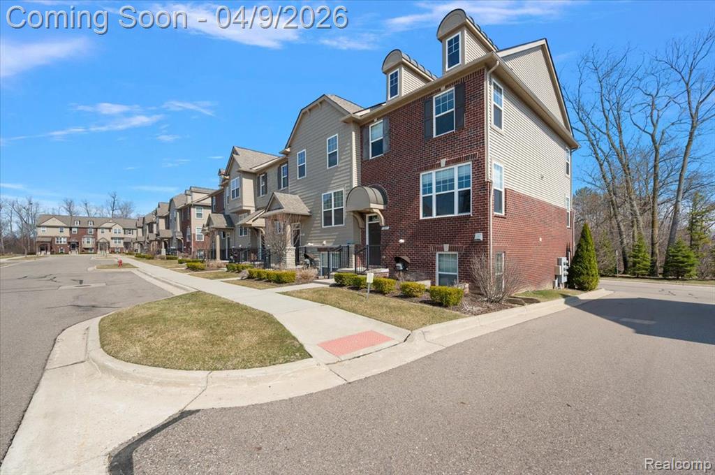 2877 Hartwick Drive Rochester, MI 48307 - Photo 3 of 44