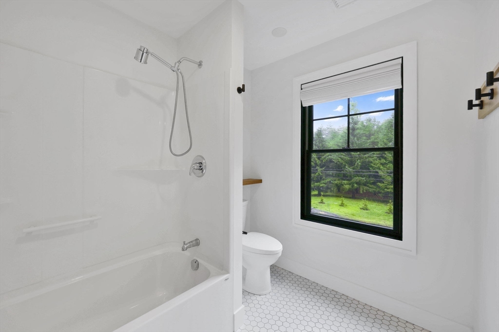 1322 Center Street Ludlow, MA 01056 - Photo 25 of 40