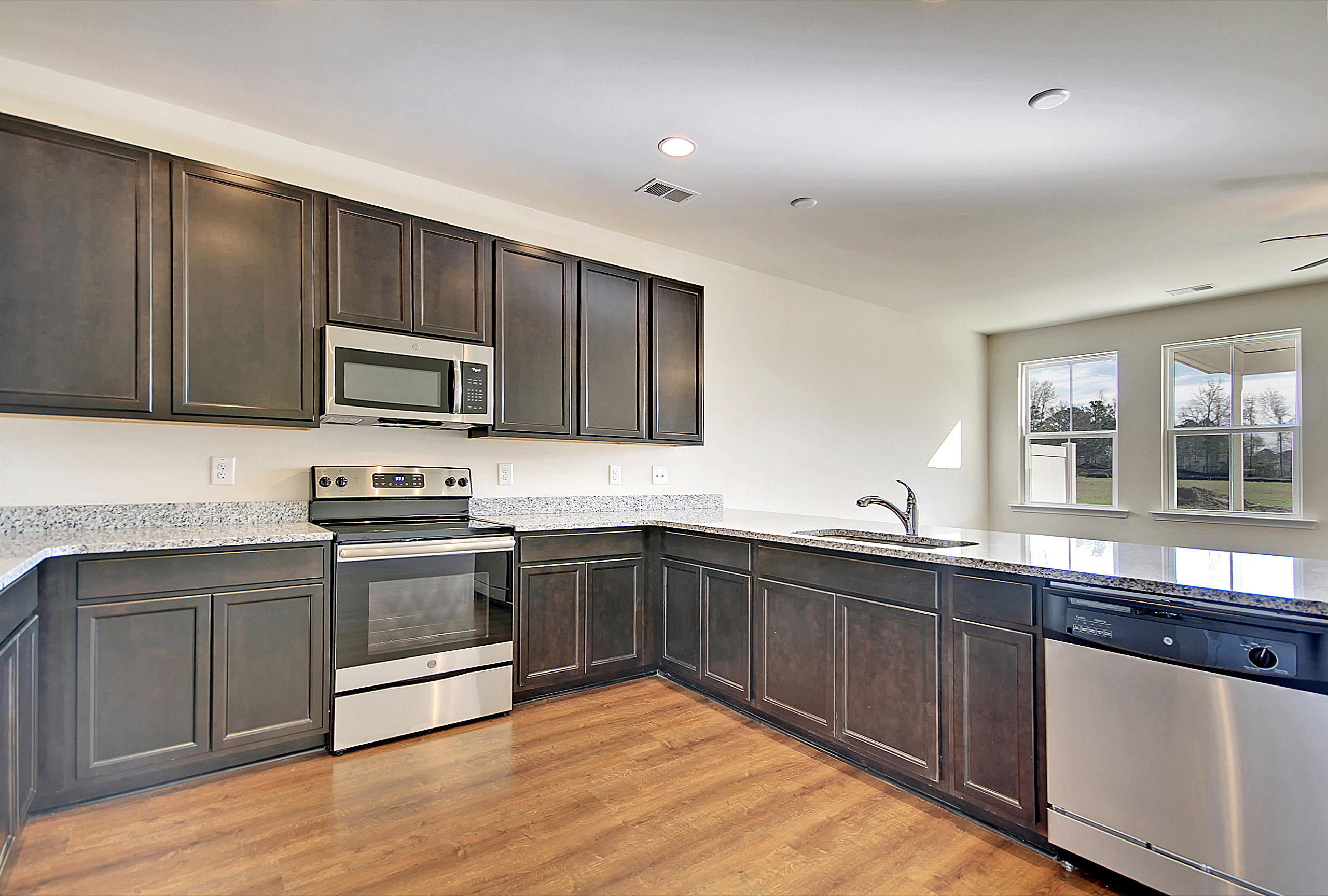 7846 Montview Road North Charleston, SC 29418 - Photo 2 of 50 Kitchen