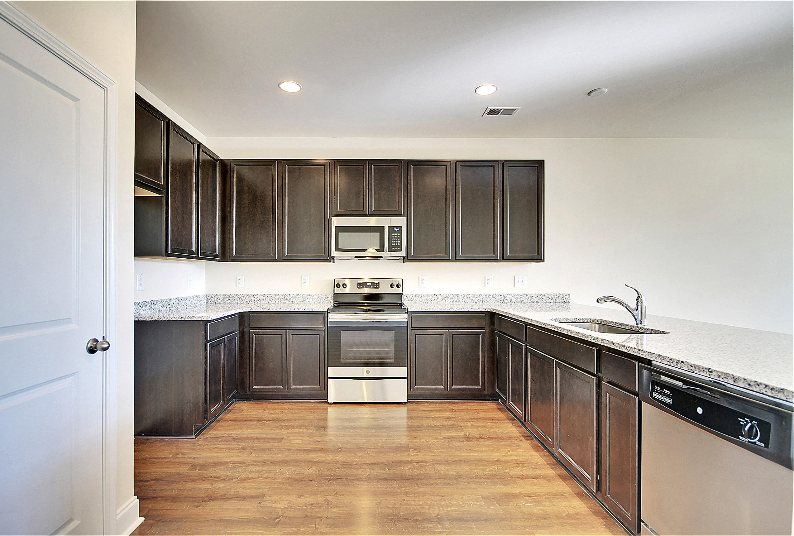 7846 Montview Road North Charleston, SC 29418 - Photo 14 of 50 Kitchen