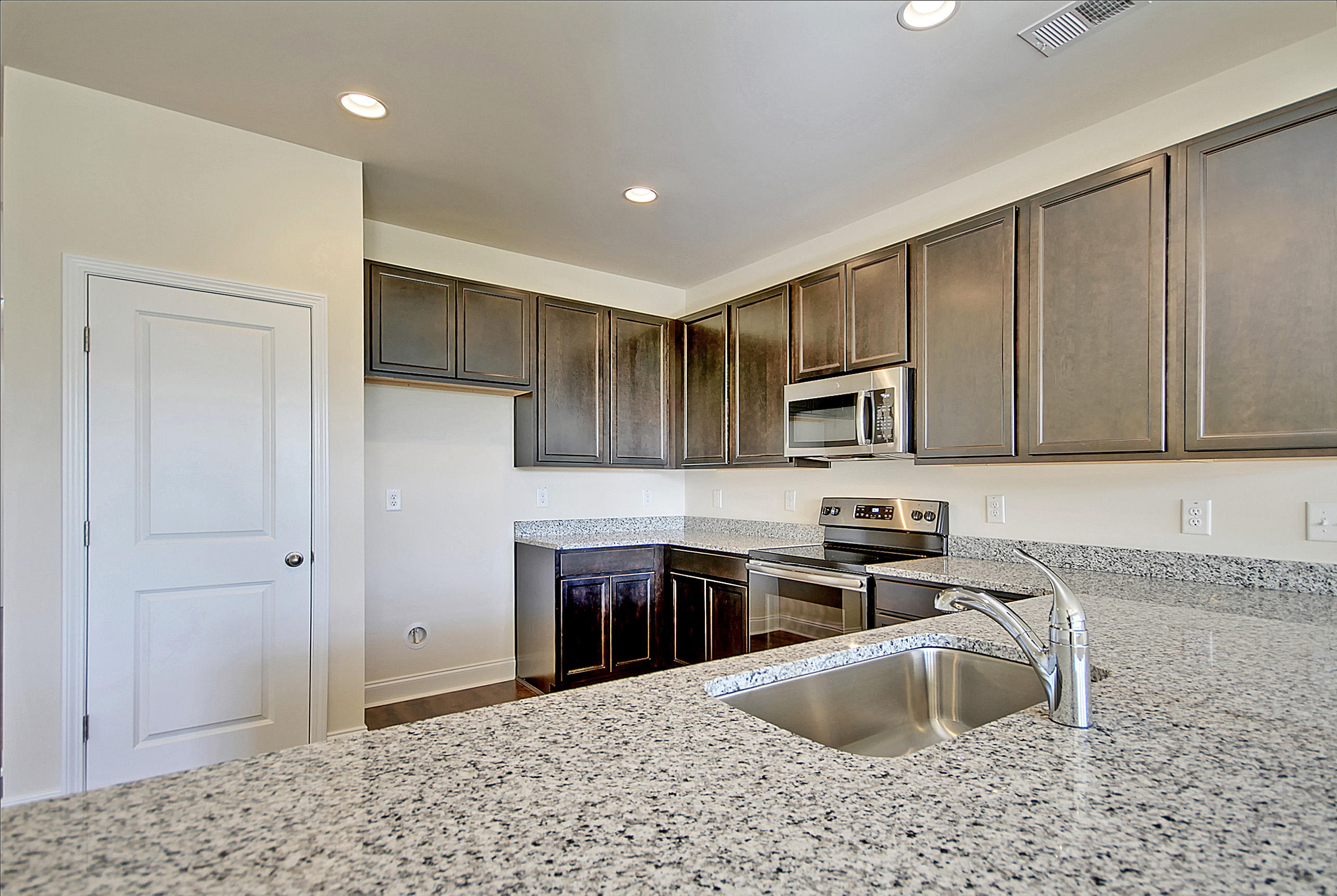 7846 Montview Road North Charleston, SC 29418 - Photo 15 of 50 Kitchen Finishes
