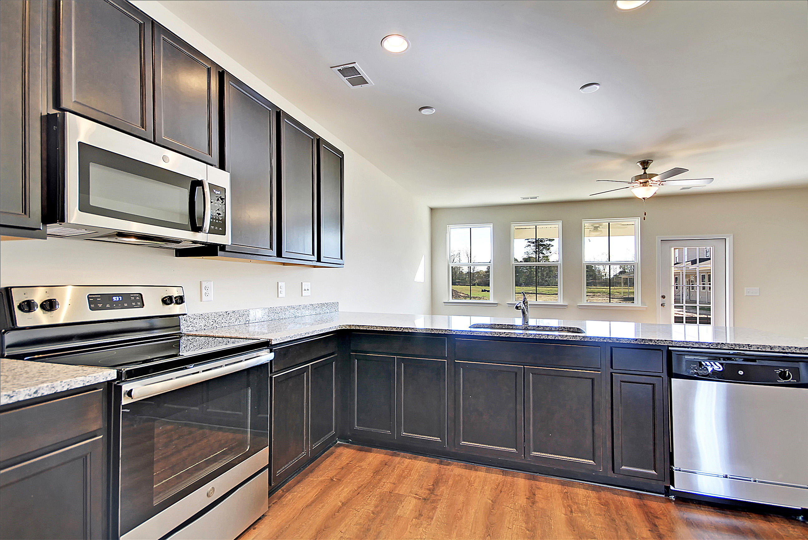 7846 Montview Road North Charleston, SC 29418 - Photo 16 of 50 Kitchen