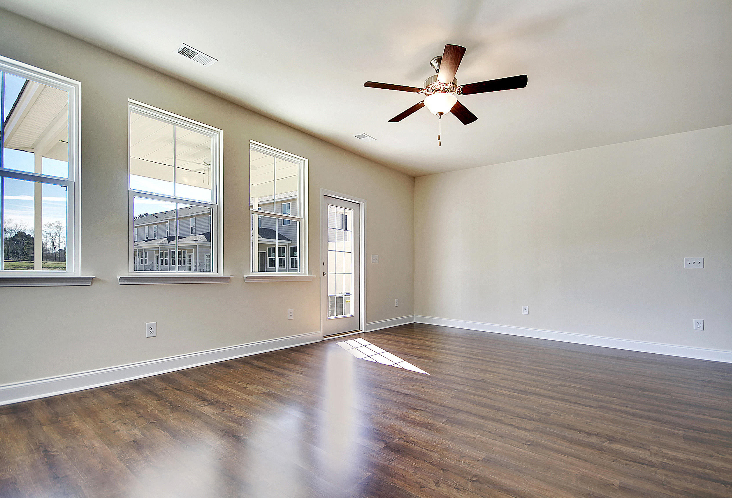 7846 Montview Road North Charleston, SC 29418 - Photo 3 of 50 Living Room