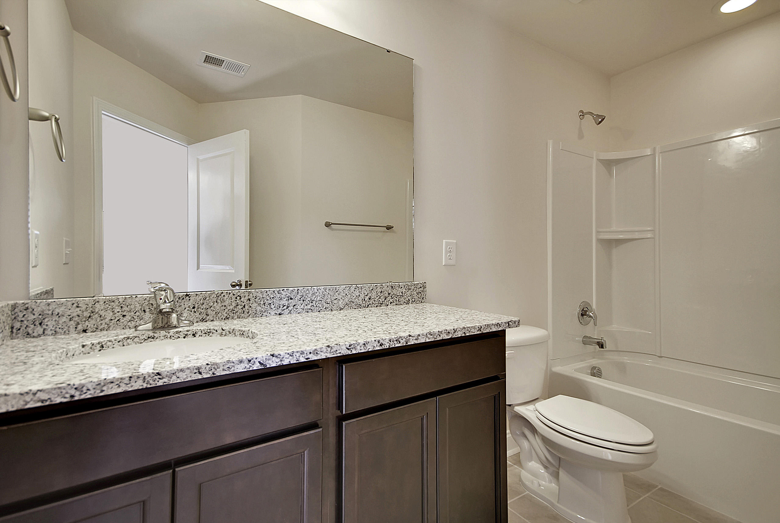 7846 Montview Road North Charleston, SC 29418 - Photo 29 of 50 Full Bathroom