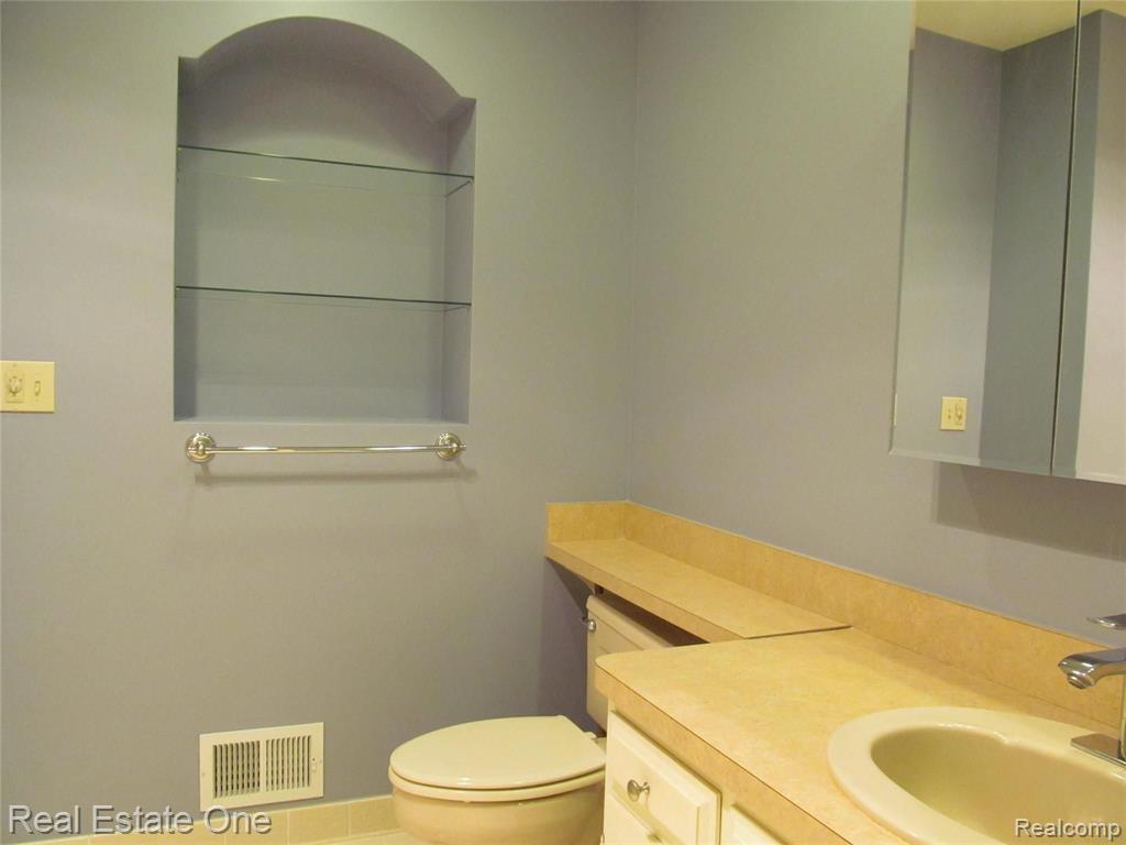 856 Green View Court, Unit 1 Rochester, MI 48307 - Photo 18 of 38
