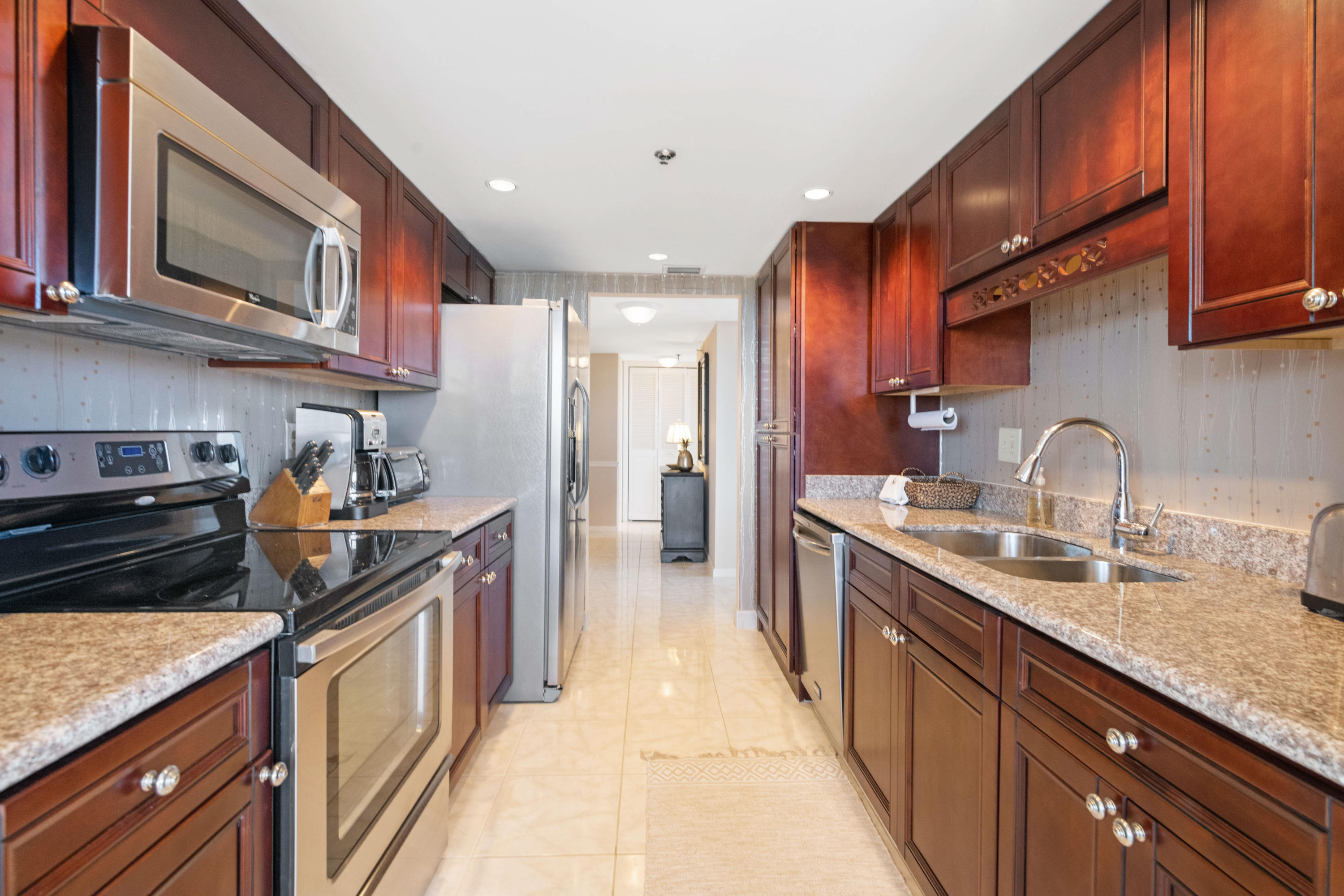 859 Jeffery Street, Unit 814 Boca Raton, FL 33487 - Photo 2 of 37 FXX_9086