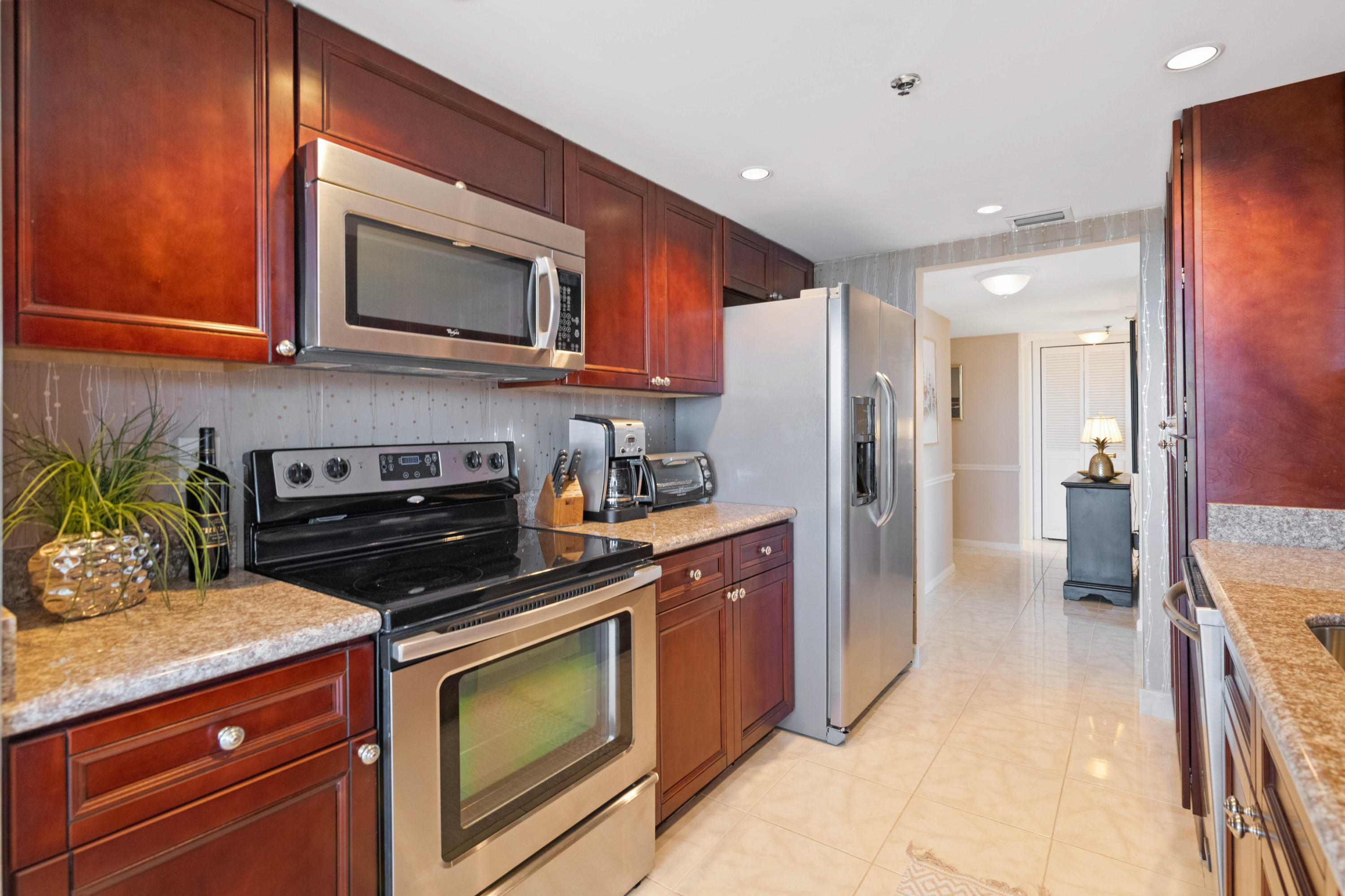 859 Jeffery Street, Unit 814 Boca Raton, FL 33487 - Photo 3 of 37 FXX_9091