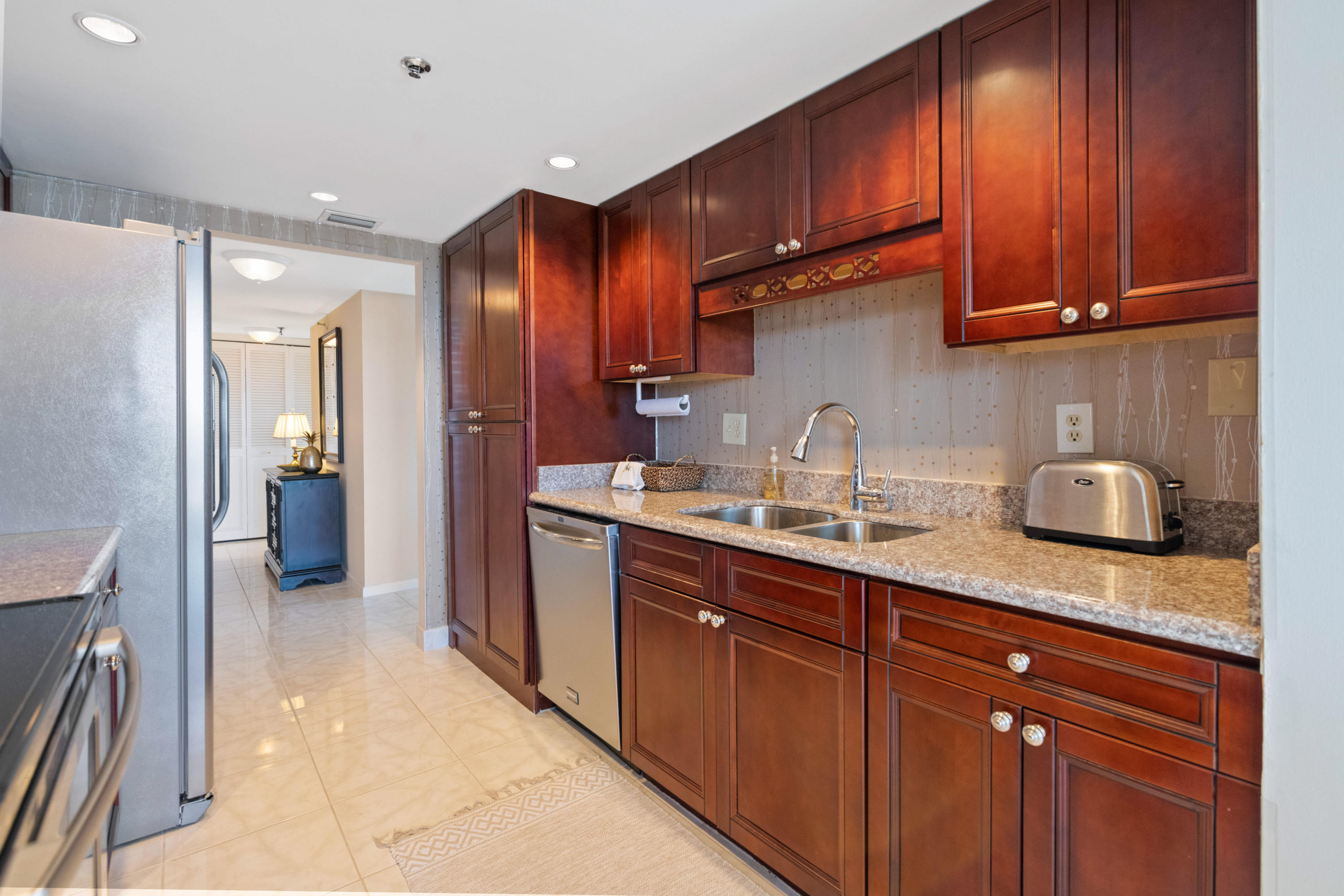 859 Jeffery Street, Unit 814 Boca Raton, FL 33487 - Photo 4 of 37 FXX_9096