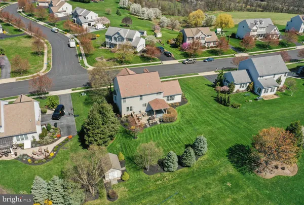 $569,900 | 62 Sweetwater Lane, Wernersville, PA 19565
