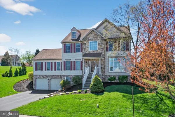 $569,900 | 62 Sweetwater Lane, Wernersville, PA 19565
