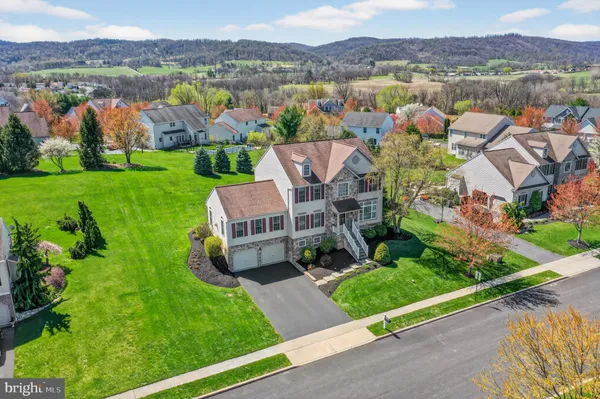 $569,900 | 62 Sweetwater Lane, Wernersville, PA 19565
