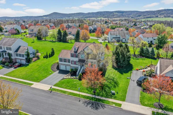 $569,900 | 62 Sweetwater Lane, Wernersville, PA 19565