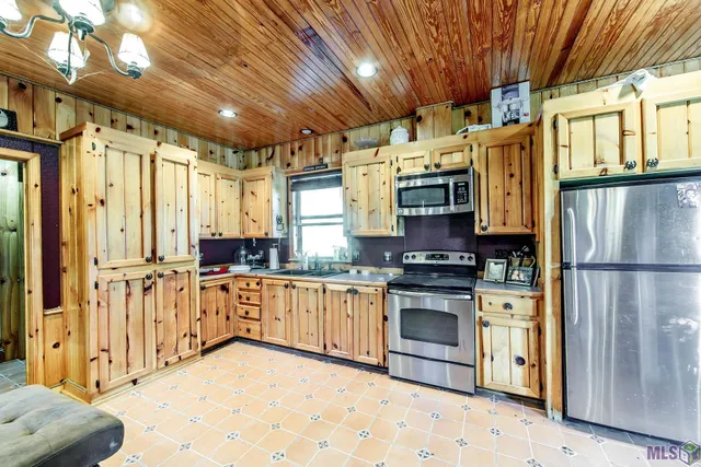 $1,150,000 | 13134 Highway 3235, Larose, LA 70373