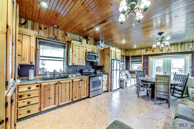 $1,150,000 | 13134 Highway 3235, Larose, LA 70373