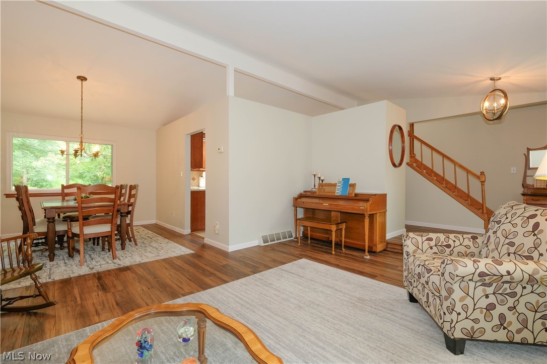 177 Spring Creek Road Northfield, OH 44067 - Photo 5 of 38