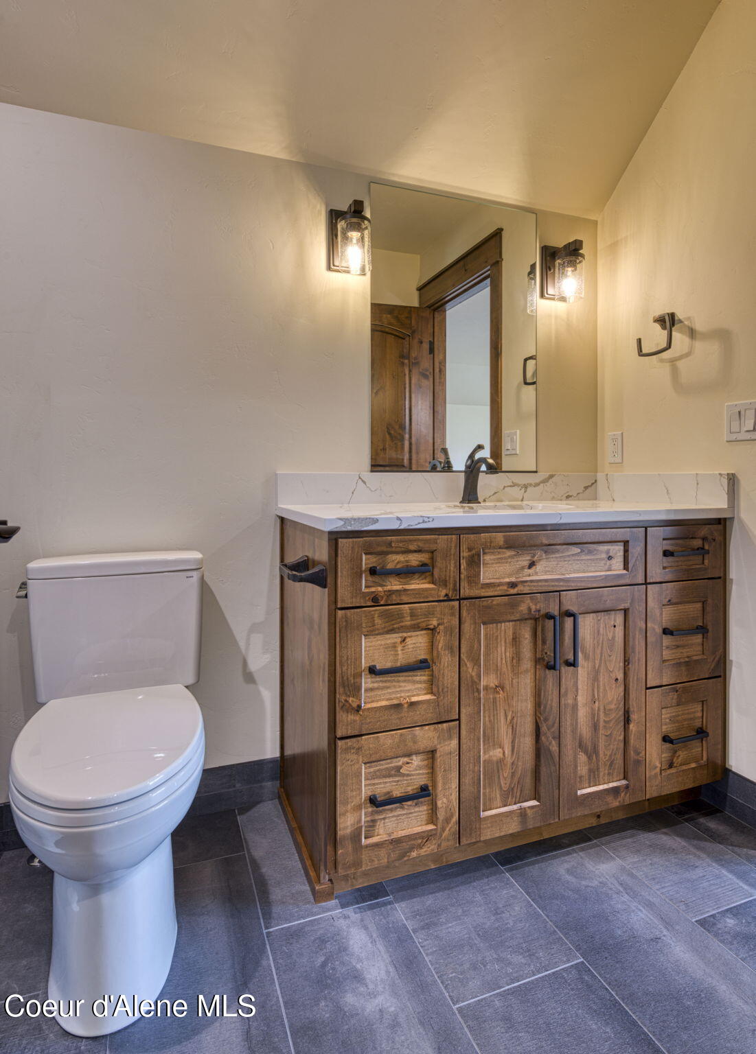 4450 Dufort Road Sagle, ID 83860 - Photo 59 of 81 Bathroom