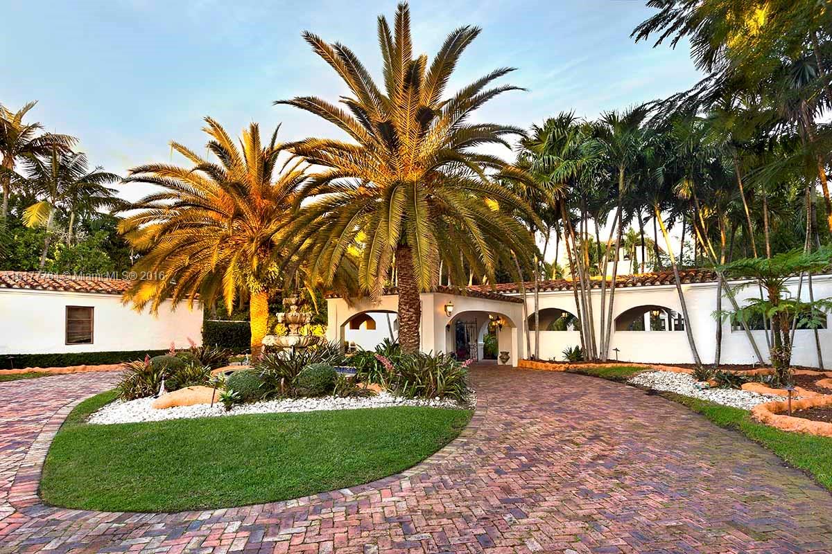 4855 Pine Tree Drive Miami Beach, FL 33140 - Photo 16 of 26 a view of multiple houses with a patio
