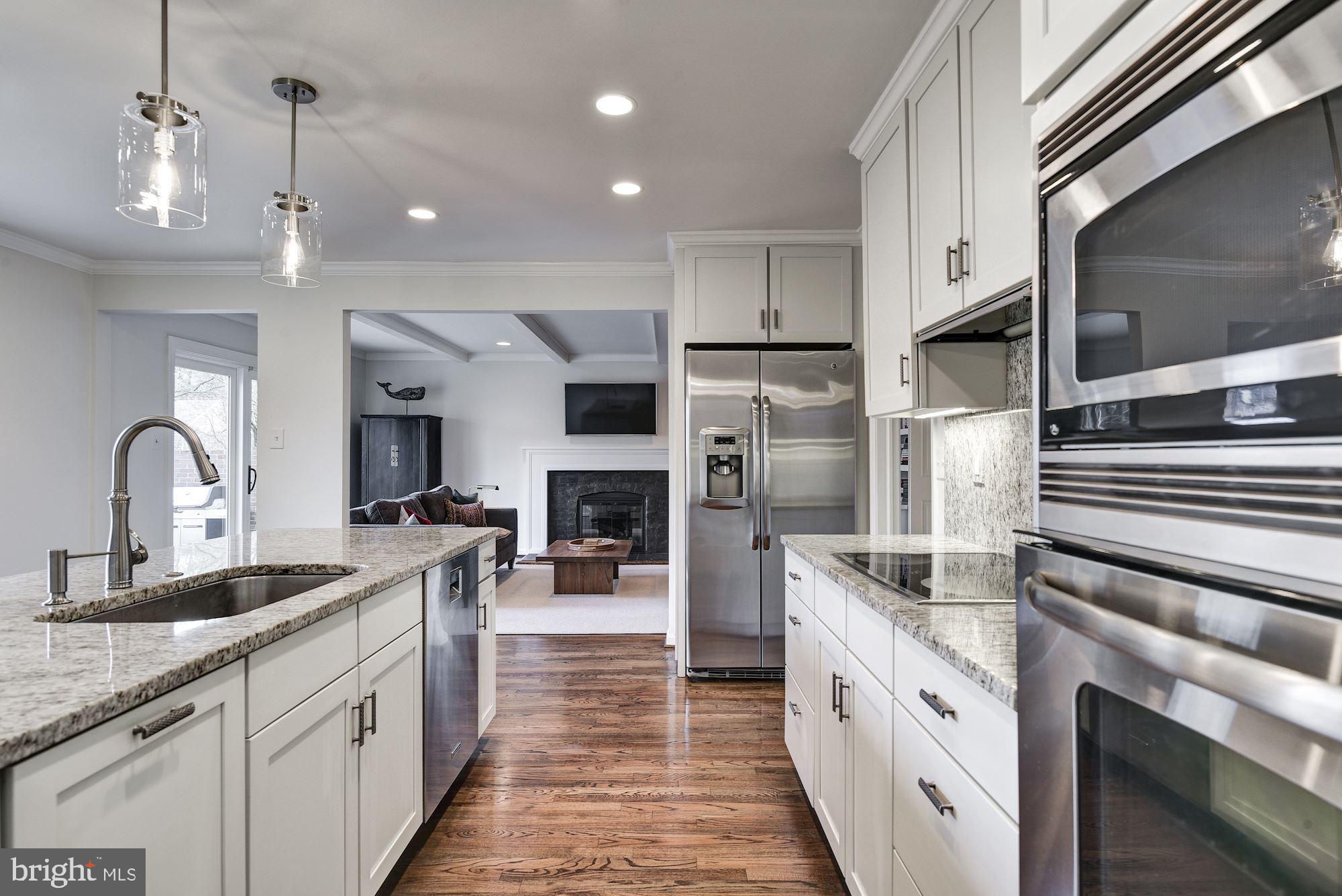 10237 Gainsborough Road Potomac, MD 20854 - Photo 10 of 40 Renovated kitchen