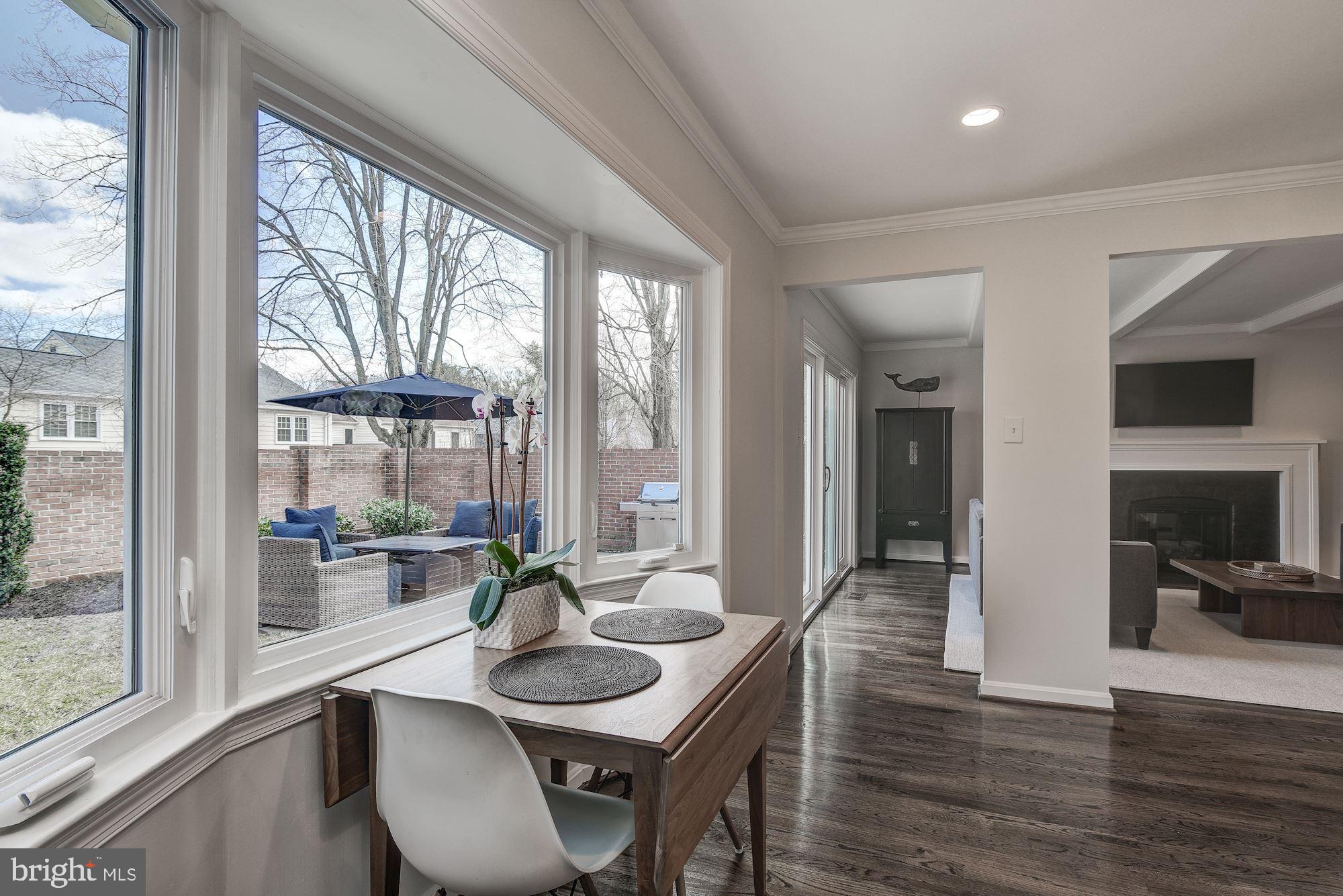 10237 Gainsborough Road Potomac, MD 20854 - Photo 18 of 40 Sunny breakfast area