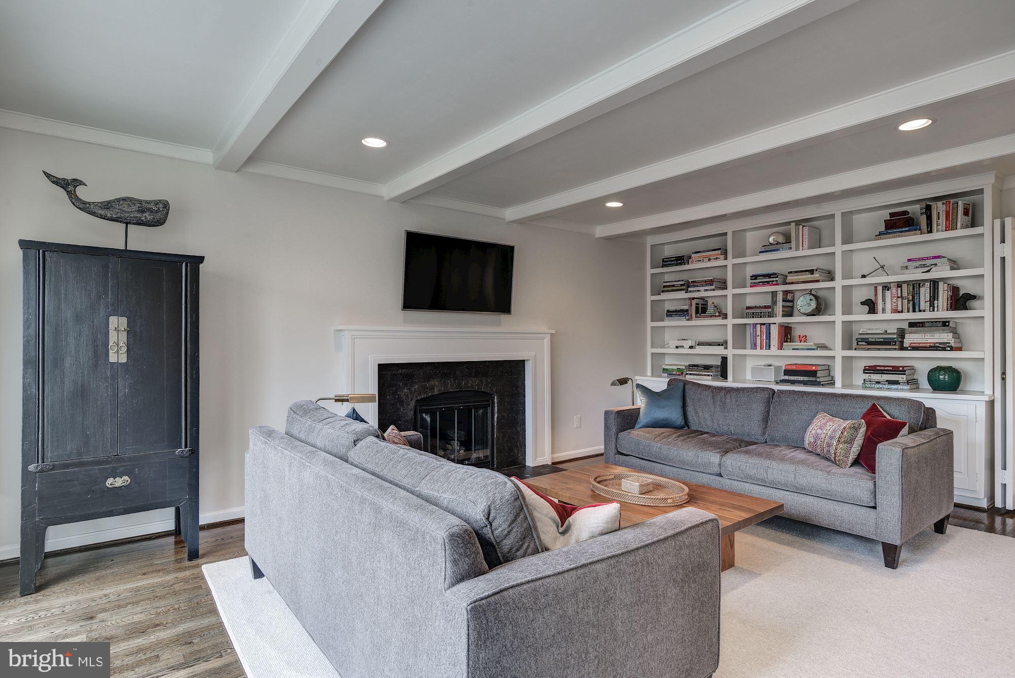 10237 Gainsborough Road Potomac, MD 20854 - Photo 19 of 40 Family room