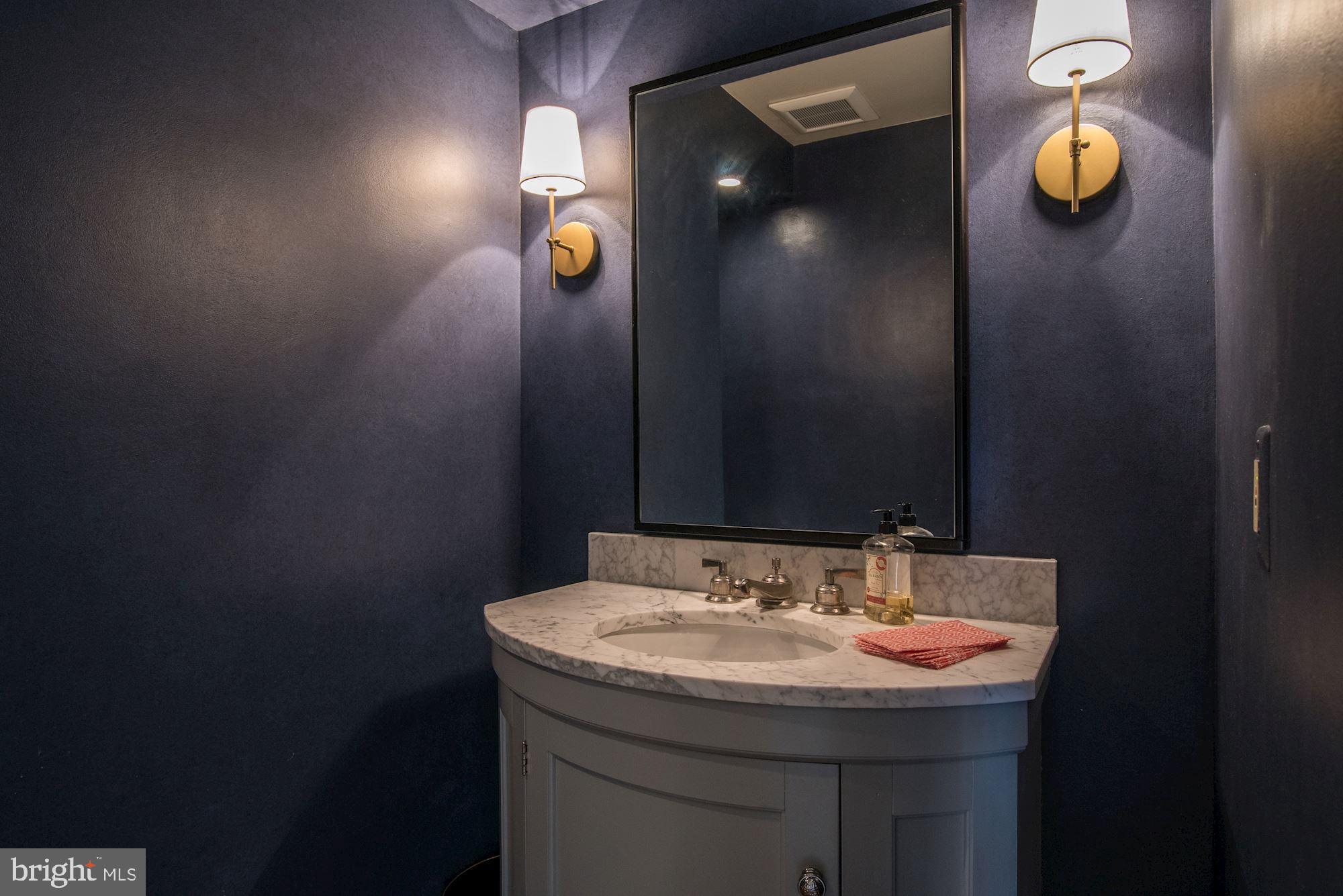 10237 Gainsborough Road Potomac, MD 20854 - Photo 21 of 40 Main-level powder room