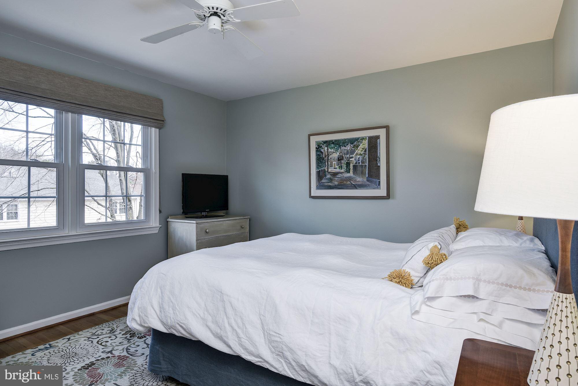 10237 Gainsborough Road Potomac, MD 20854 - Photo 28 of 40 Second bedroom