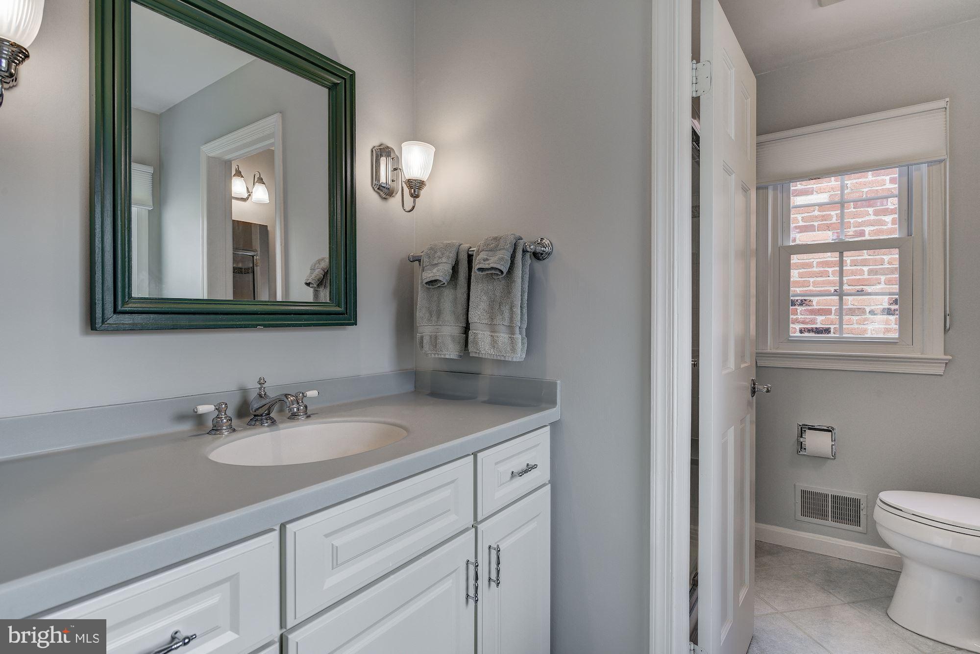 10237 Gainsborough Road Potomac, MD 20854 - Photo 31 of 40 Second full bathroom