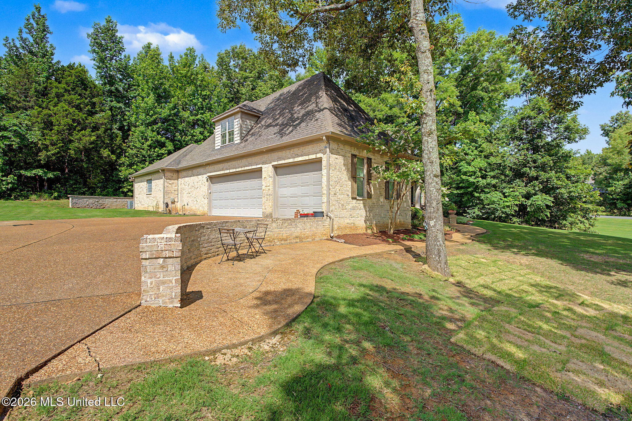 1595 Southern Rdg Trail Olive Branch, MS 38654 - Photo 6 of 48 Front Patio off Driveway