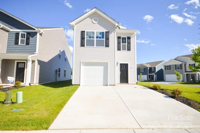 $314,990 | 5 Caroline Vly Lane, Hendersonville, NC 28792