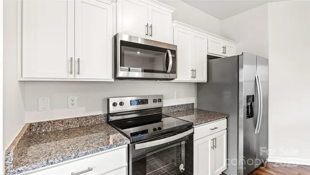 $314,990 | 5 Caroline Vly Lane, Hendersonville, NC 28792