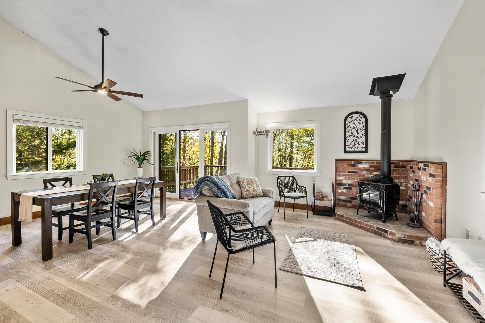 525 Morgan Road Hartford, VT 05059 - Photo 3 of 59