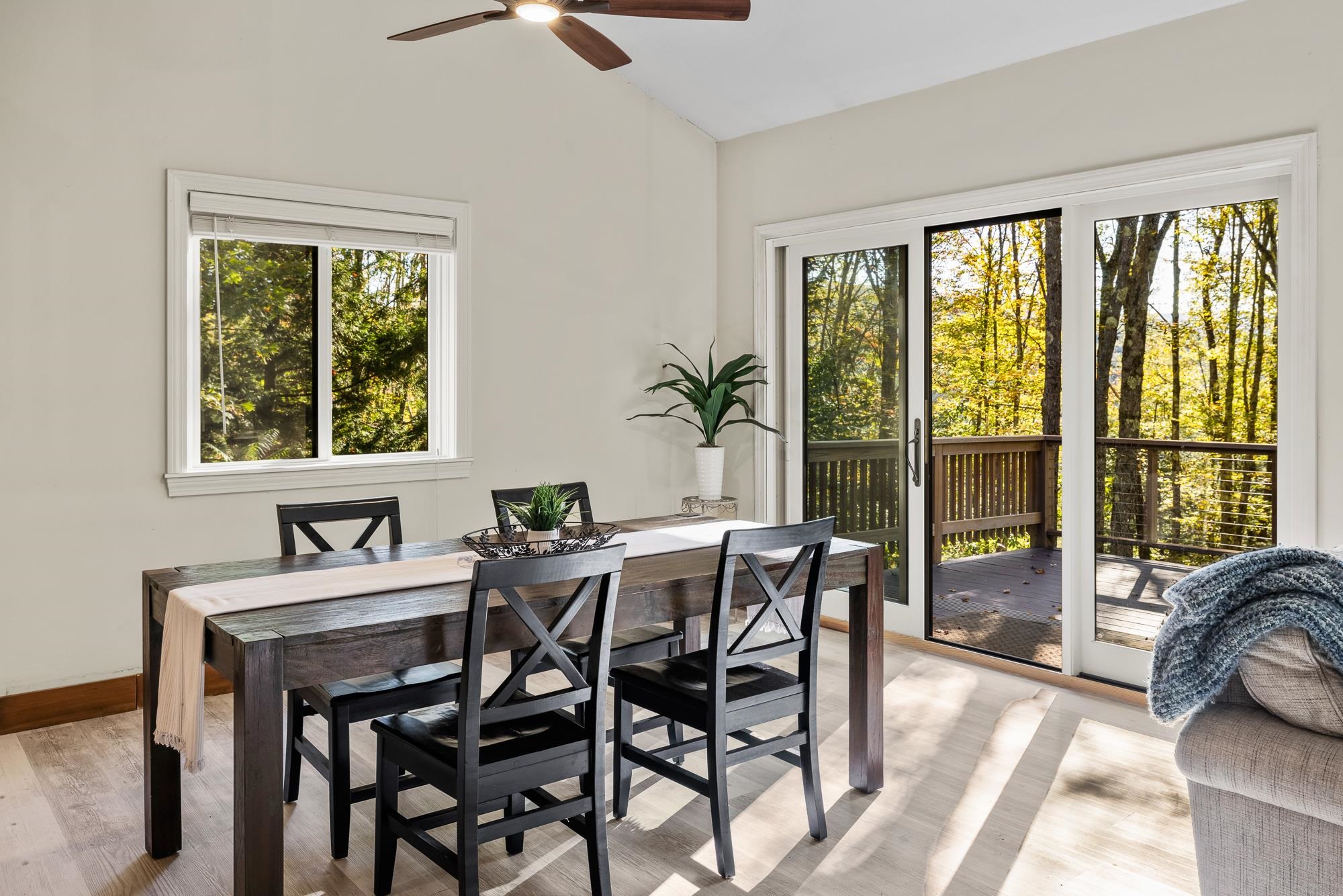 525 Morgan Road Hartford, VT 05059 - Photo 6 of 59