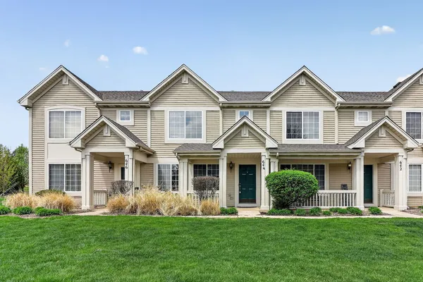 $2,250 | 644 Lincoln Station Drive, Unit 644, Oswego, IL 60543