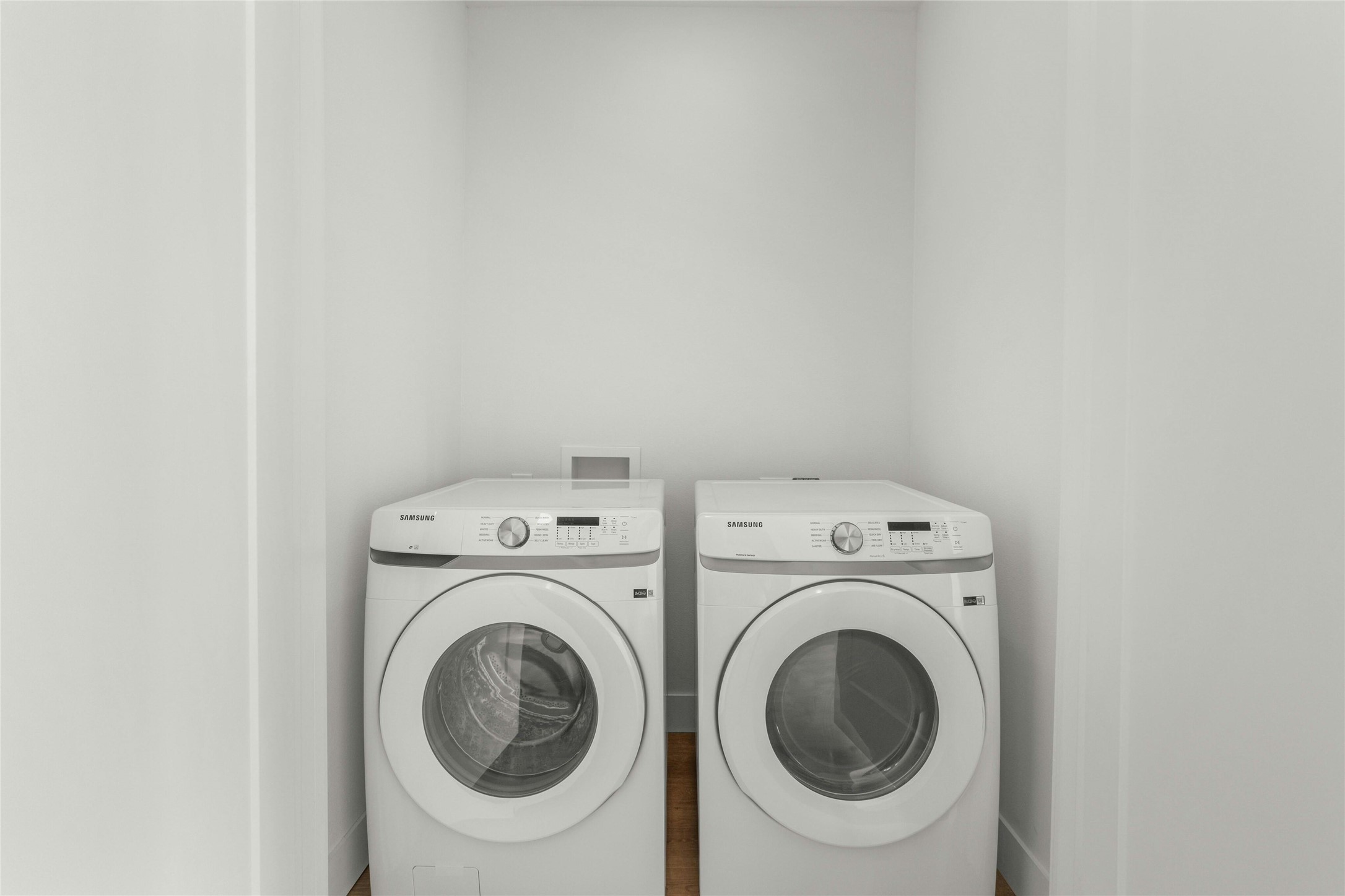 1701 Simond Avenue, Unit 644 Austin, TX 78723 - Photo 18 of 40 a utility room with dryer and washer