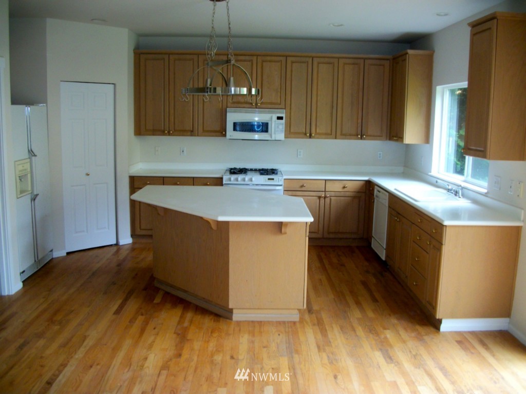 17340 Southeast 186th Way Renton, WA 98058 - Photo 4 of 20