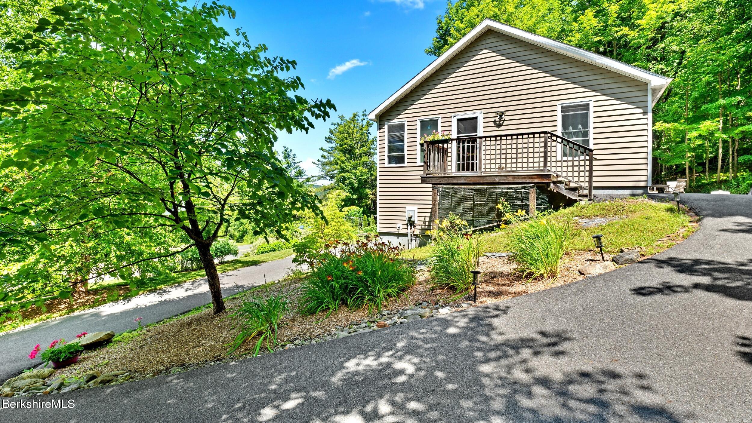 26 Mahkeenac Road Stockbridge, MA 01262 - Photo 5 of 37 DSC00065