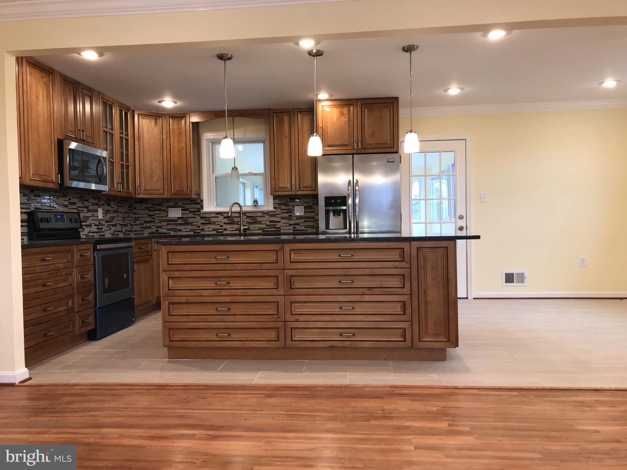 12914 Glynis Road Clinton, MD 20735 - Photo 3 of 30 Kitchen