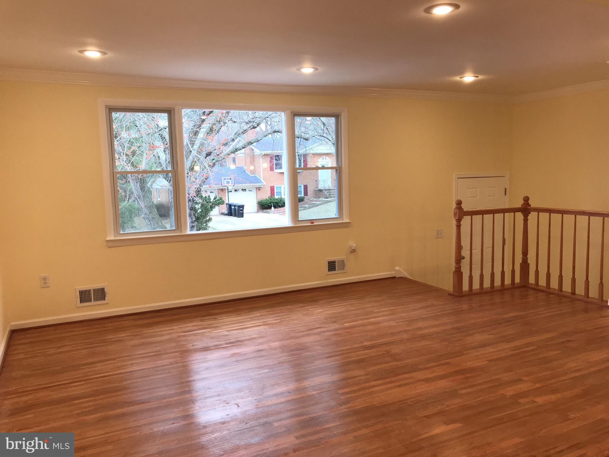 12914 Glynis Road Clinton, MD 20735 - Photo 9 of 30 Living Room