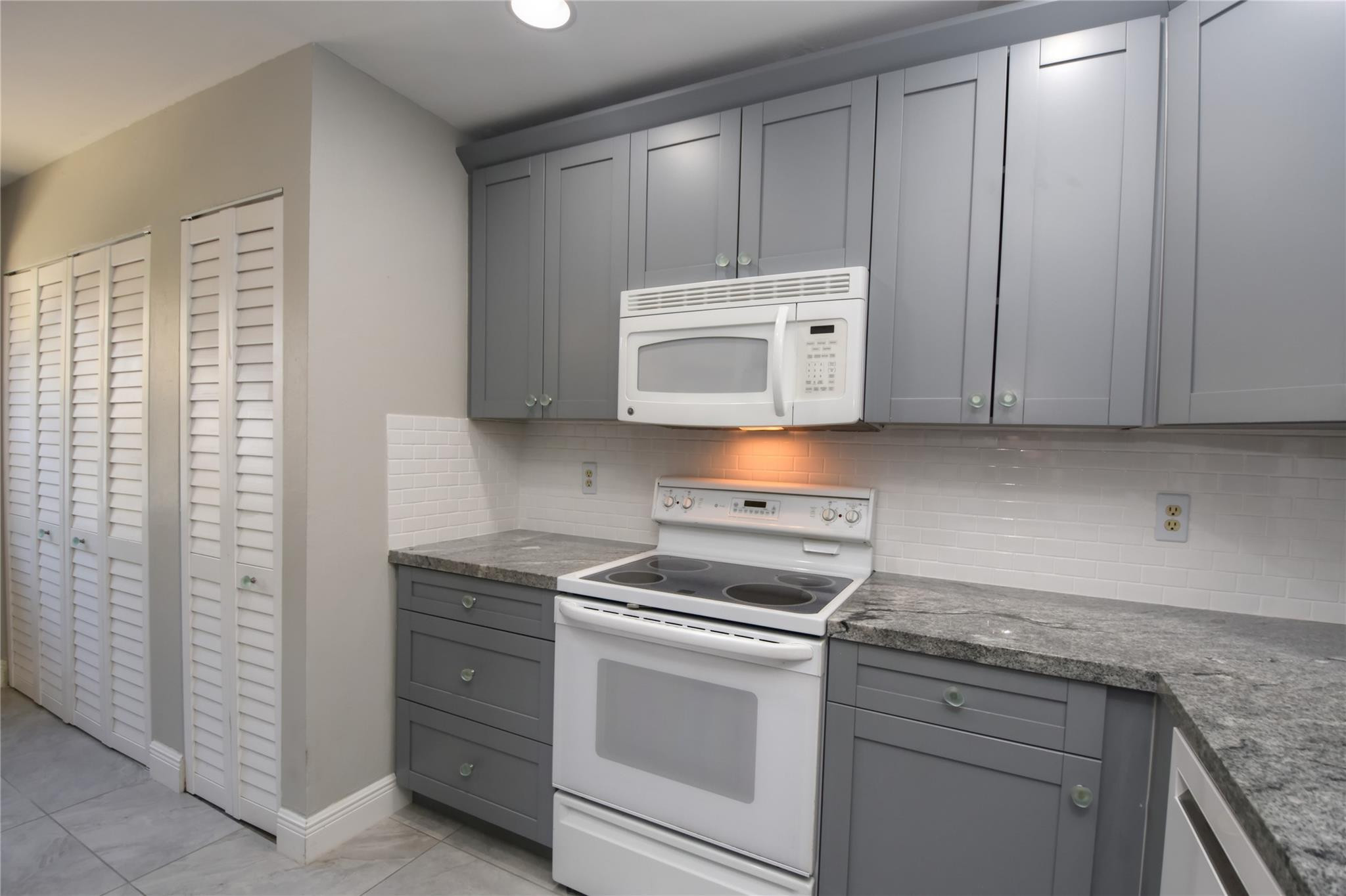 5467 Gate Lake Road, Unit 5467 Tamarac, FL 33319 - Photo 4 of 57 Kitchen