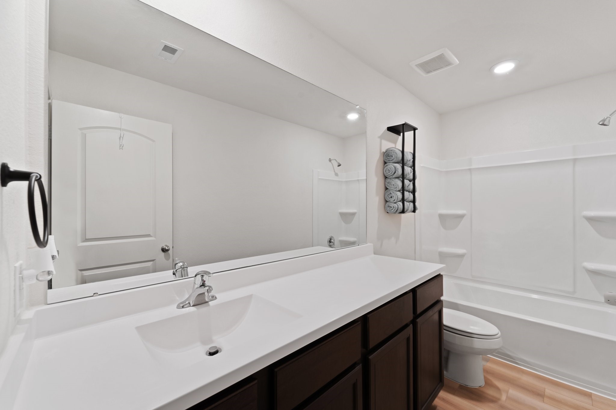 2148 Mule Ridge Drive Katy, TX 77493 - Photo 12 of 16 Secondary Bathroom - Tub/shower combo.