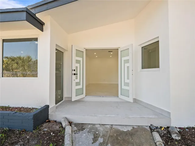 a view of livingroom with furniture