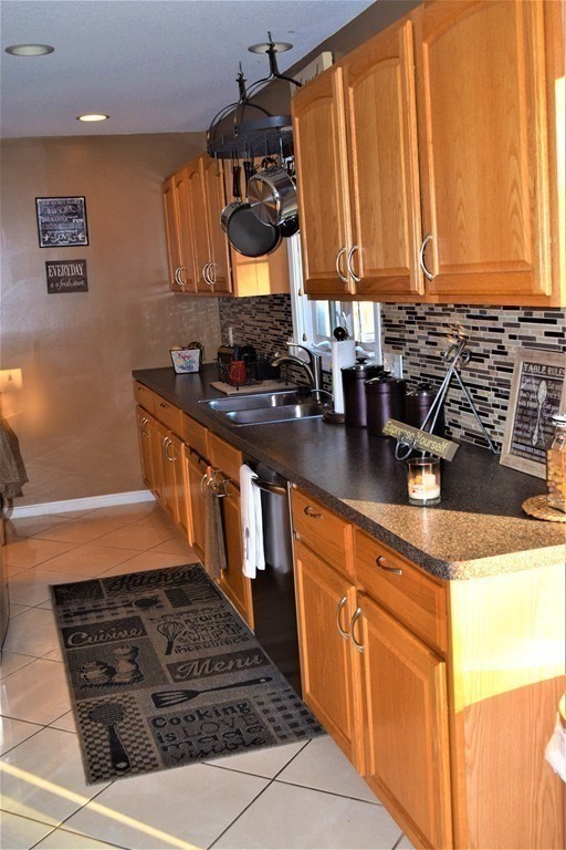 104 Appleton Street Springfield, MA 01108 - Photo 4 of 7 Gallery Image 4