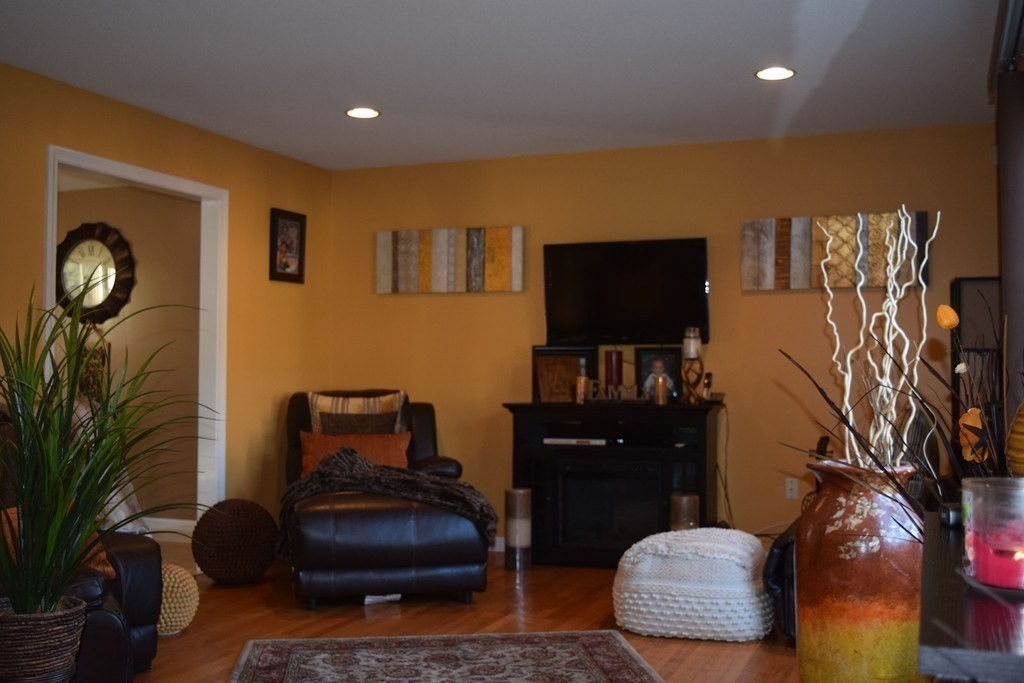 104 Appleton Street Springfield, MA 01108 - Photo 5 of 7 Gallery Image 5