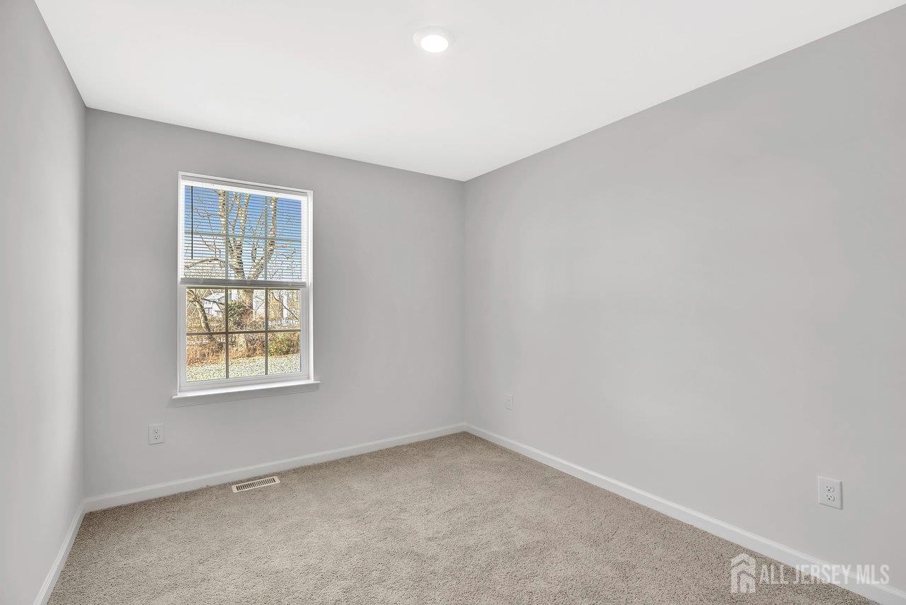 59 Alexander Way Westampton, NJ 08060 - Photo 14 of 18 an empty room with a window