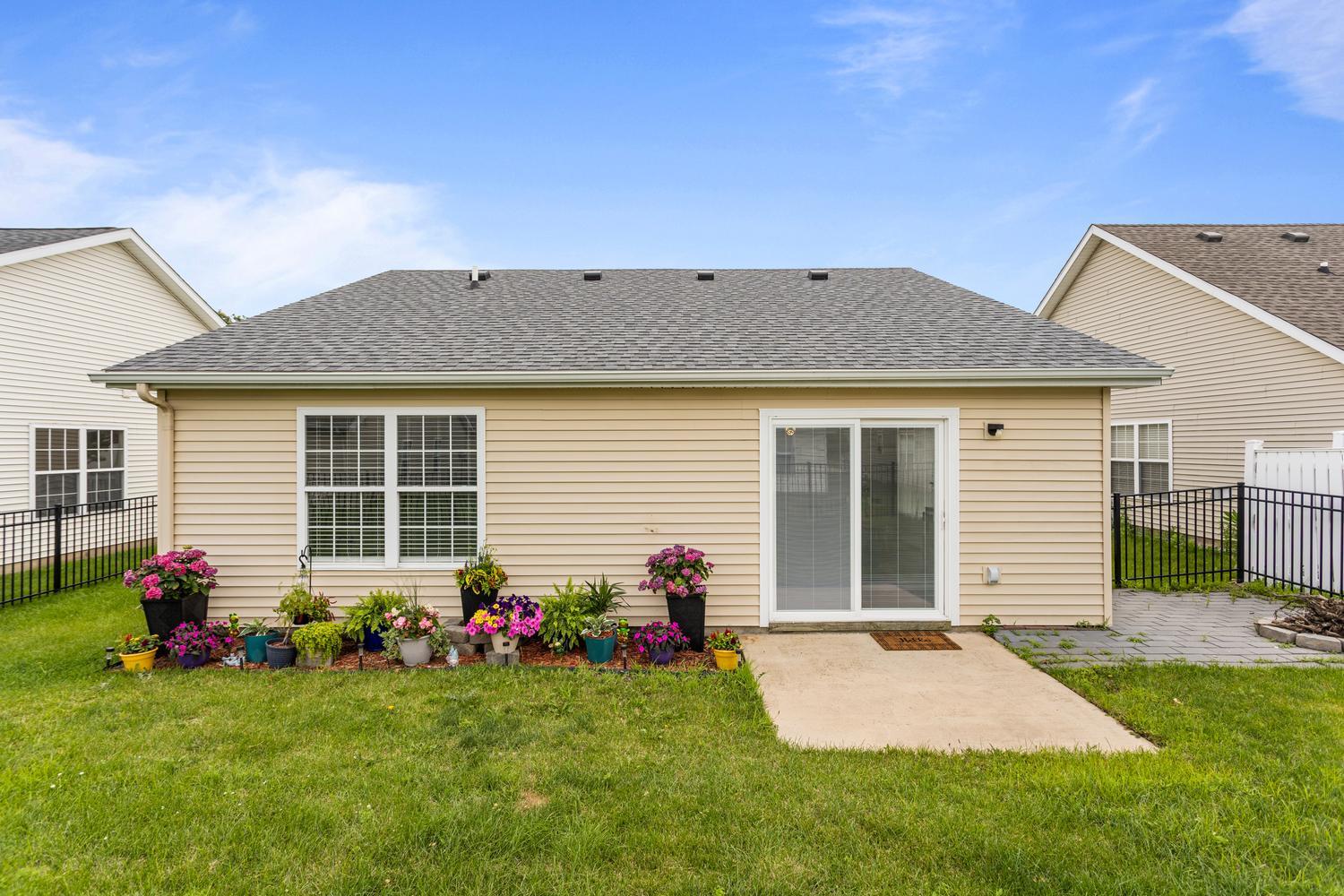 706 Corey Lane Champaign, IL 61822 - Photo 5 of 27