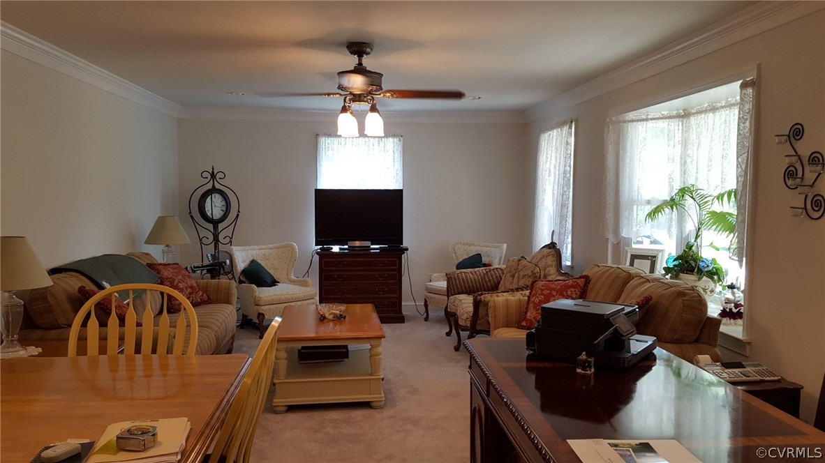 3900 Tabscott Road Columbia, VA 23038 - Photo 3 of 18 Extra large living room with bay window, ceiling f