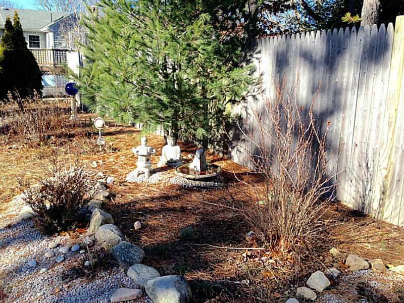 194 Holly Road South Kingstown, RI 02879 - Photo 3 of 15 Yard/Garden.